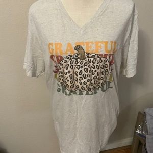 Light gray Grateful tshirt with leopard print pumpkin design great for Fall XL